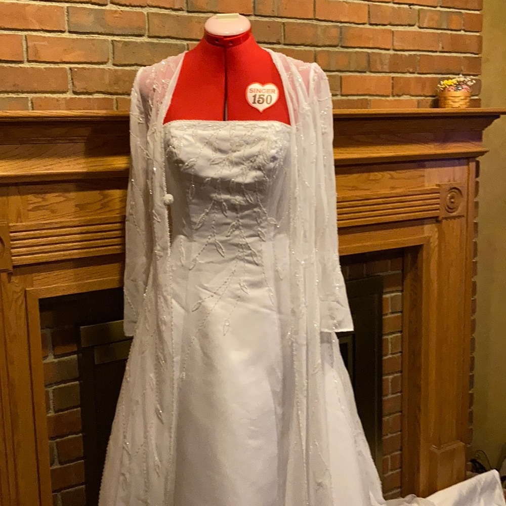EUC sz 10 2pc bridal gown and chiffon jacket - Picture 4 of 12